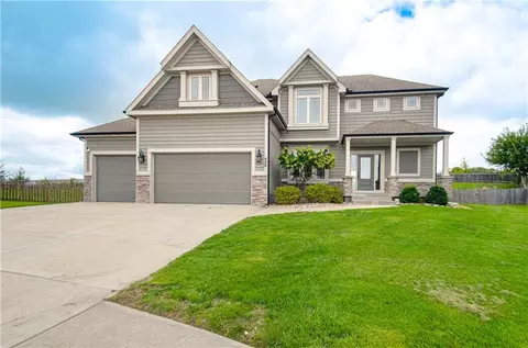 400 Yolanda Cir, Kearney, MO 64060
