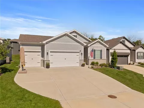 Exterior - 4530 NW 49th Ct, Riverside, MO 64150 photo 2 of 8