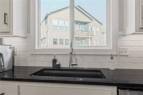 Kitchen - 4530 NW 49th Ct, Riverside, MO 64150 photo 5 of 6