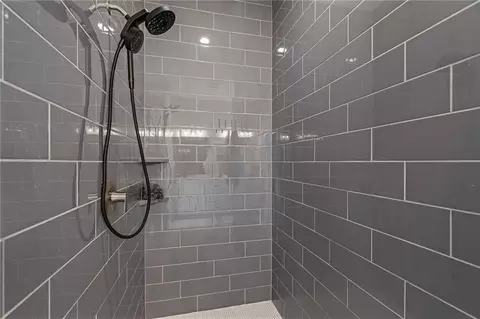 Bath - 4530 NW 49th Ct, Riverside, MO 64150 photo 3 of 5
