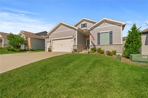 Exterior - 4530 NW 49th Ct, Riverside, MO 64150 photo 3 of 8