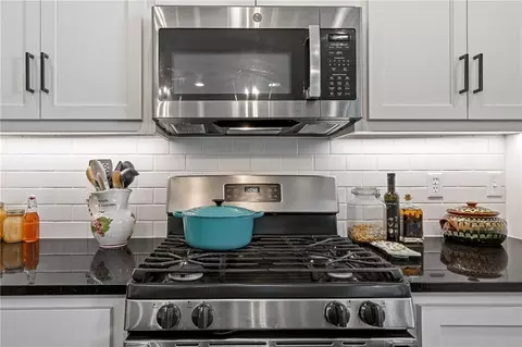 Kitchen - 4530 NW 49th Ct, Riverside, MO 64150 photo 6 of 6