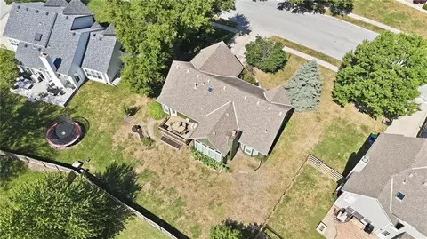 View/Area - 1129 SE 11th St, Lees Summit, MO 64081 photo 2 of 2