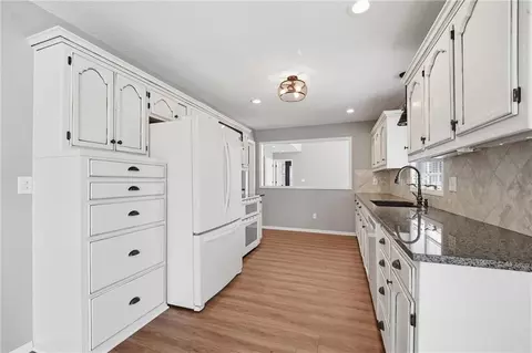 Kitchen - 1129 SE 11th St, Lees Summit, MO 64081 photo 3 of 3