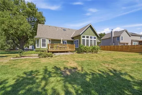 Exterior - 1129 SE 11th St, Lees Summit, MO 64081 photo 2 of 5