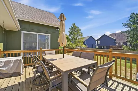 Exterior - 1129 SE 11th St, Lees Summit, MO 64081 photo 3 of 5