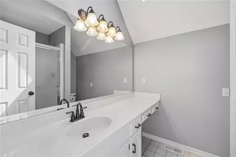 Bath - 1129 SE 11th St, Lees Summit, MO 64081 photo 4 of 4