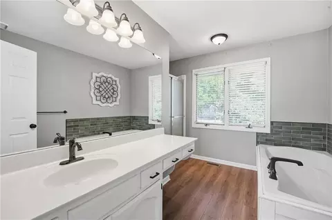 Bath - 1129 SE 11th St, Lees Summit, MO 64081 photo 2 of 4