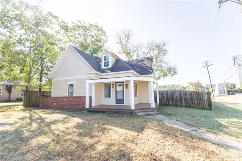 Exterior - 201 E 4th St, Cherryvale, KS 67335 photo 2 of 8