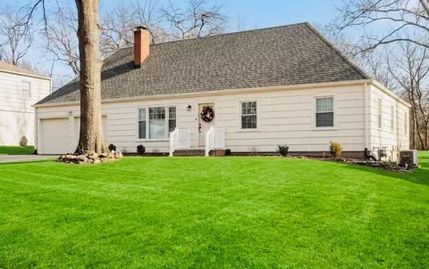 7531 Fairway St, Prairie Village, KS 66208