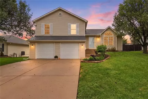 10416 NW 87th St, Kansas City, MO 64153