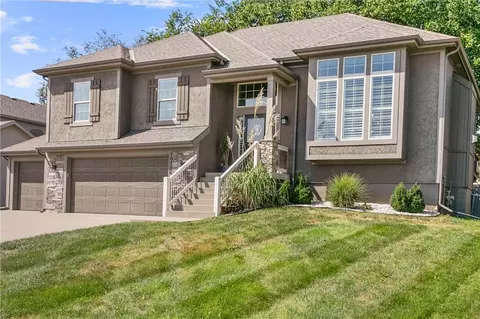 10706 N Tracy Ave, Kansas City, MO 64155