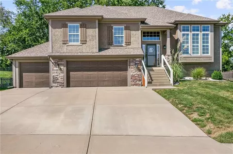 10706 N Tracy Ave, Kansas City, MO 64155