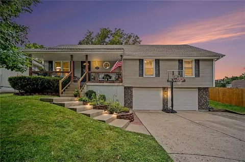 1307 SW 24th St, Blue Springs, MO 64015