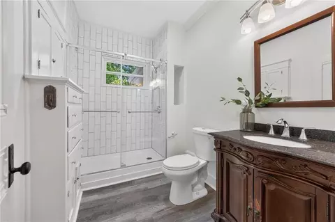 Bath - 610 W Maple Ave, Independence, MO 64050 photo 2 of 3