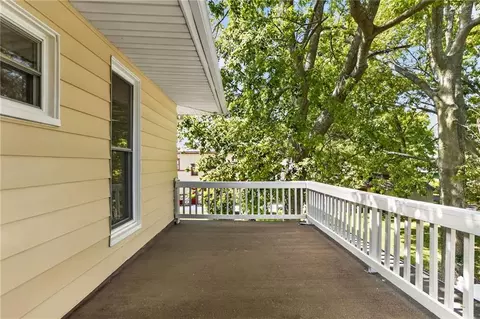 Exterior - 610 W Maple Ave, Independence, MO 64050 photo 9 of 10