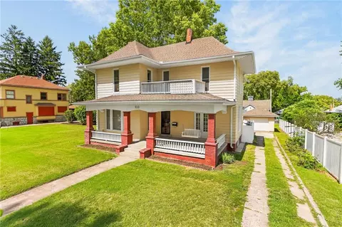 Exterior - 610 W Maple Ave, Independence, MO 64050 photo 6 of 10