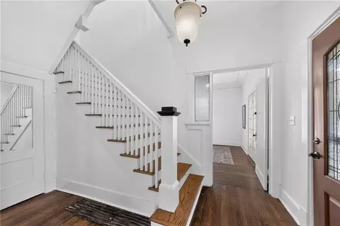 Entry Way - 610 W Maple Ave, Independence, MO 64050 photo 2 of 6