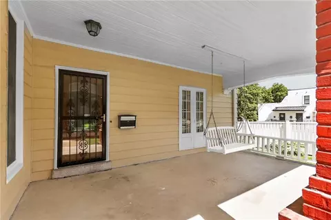 Exterior - 610 W Maple Ave, Independence, MO 64050 photo 3 of 10