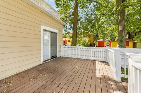 Exterior - 610 W Maple Ave, Independence, MO 64050 photo 8 of 10