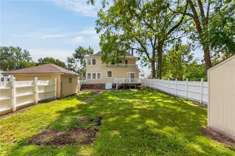 Exterior - 610 W Maple Ave, Independence, MO 64050 photo 10 of 10