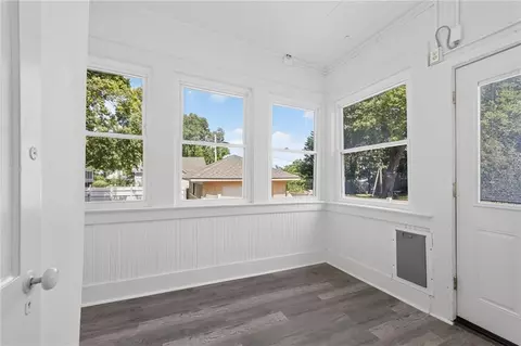 Exterior - 610 W Maple Ave, Independence, MO 64050 photo 5 of 10
