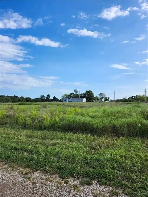 18 Short Dr, Linn Valley, KS 66040
