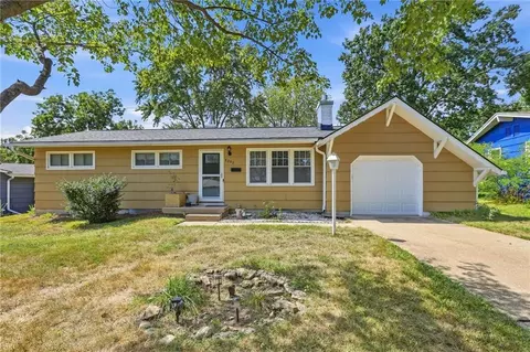 7202 Larsen St, Shawnee, KS 66203