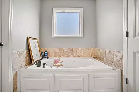 Bath - 19224 Tomahawk Ln, Saint Joseph, MO 64505 photo 1 of 4