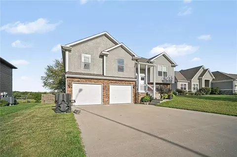 Exterior - 19224 Tomahawk Ln, Saint Joseph, MO 64505 photo 7 of 7