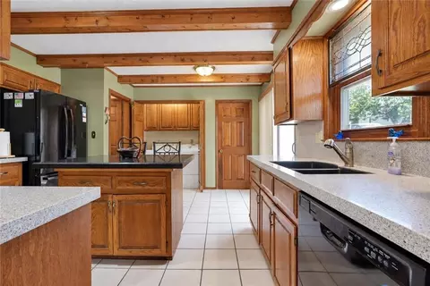 Kitchen - 4808 NE Pebble Beach St, Lees Summit, MO 64064 photo 2 of 5