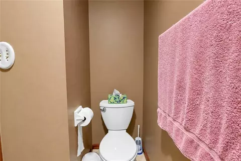 Bath - 4808 NE Pebble Beach St, Lees Summit, MO 64064 photo 3 of 10
