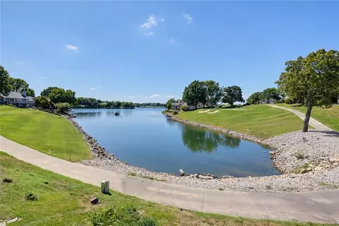 View/Area - 4808 NE Pebble Beach St, Lees Summit, MO 64064 photo 2 of 5