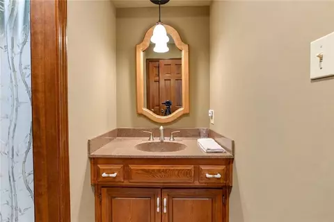 Bath - 4808 NE Pebble Beach St, Lees Summit, MO 64064 photo 8 of 10