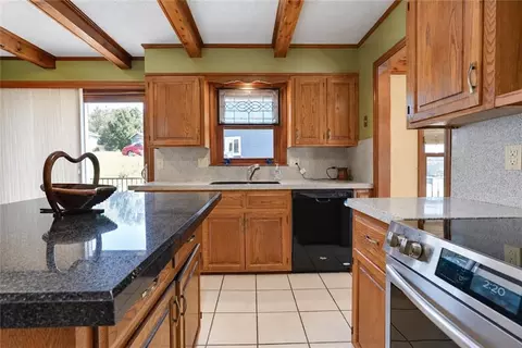 Kitchen - 4808 NE Pebble Beach St, Lees Summit, MO 64064 photo 4 of 5