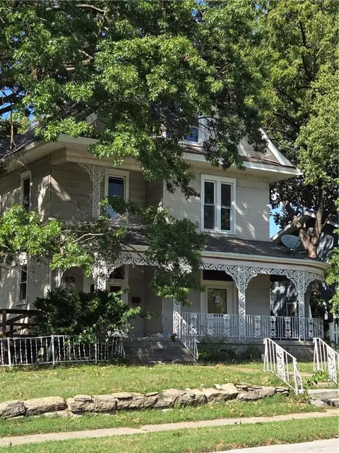 902 W Maple Ave, Independence, MO 64050 photo 3