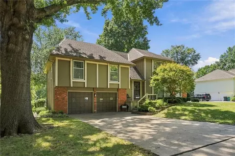 2201 W 120th St, Leawood, KS 66209