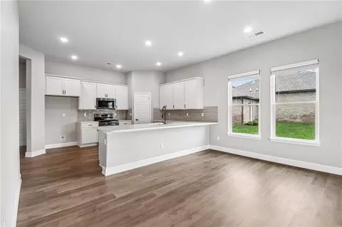 Living - 19045 W 170th Pl, Olathe, KS 66062 photo 2 of 6