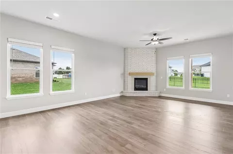 Living - 19045 W 170th Pl, Olathe, KS 66062 photo 4 of 6