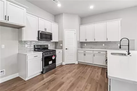 Kitchen - 19045 W 170th Pl, Olathe, KS 66062 photo 2 of 3