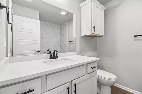 Bath - 19045 W 170th Pl, Olathe, KS 66062 photo 2 of 2