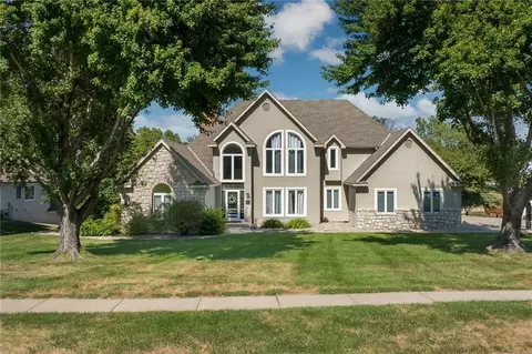 4603 S Lakewood Dr, Saint Joseph, MO 64506
