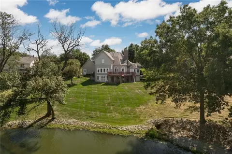 4603 S Lakewood Dr, Saint Joseph, MO 64506
