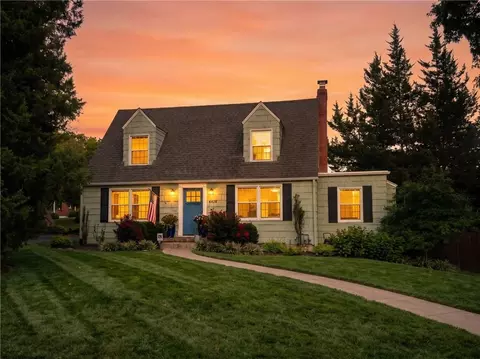 5425 Falmouth Rd, Fairway, KS 66205