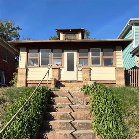 1016 Barnett Ave, Kansas City, KS 66102