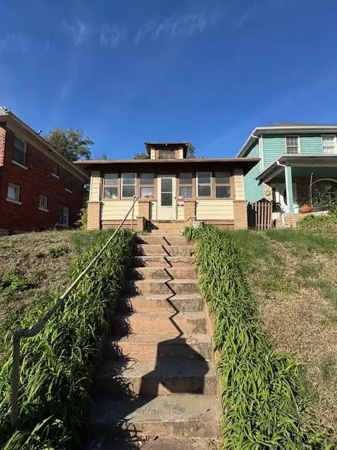 1016 Barnett Ave, Kansas City, KS 66102