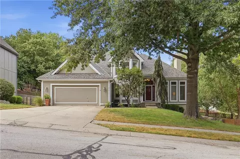5512 Meadow Lake St, Parkville, MO 64152