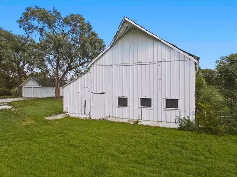 Exterior - 1945 N 900th Rd, Eudora, KS 66025 photo 5 of 9