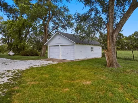 Exterior - 1945 N 900th Rd, Eudora, KS 66025 photo 3 of 9