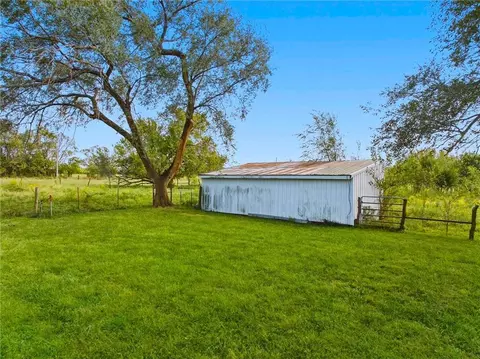 Exterior - 1945 N 900th Rd, Eudora, KS 66025 photo 4 of 9